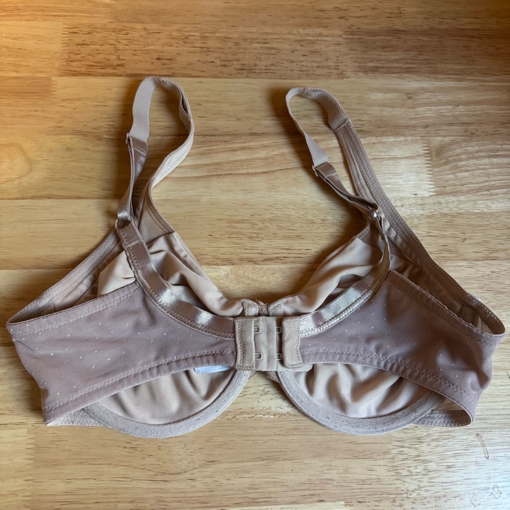Wacoal Nude Lightweight‎ Swiss Dot Underwire Bra - Picture 7 of 9